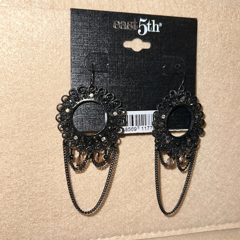 ✅ Earrings - Picture 2 of 2